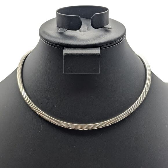 Vintage Silver Tone Stretch Omega Fold Over Clasp 17" Necklace - Picture 7 of 7